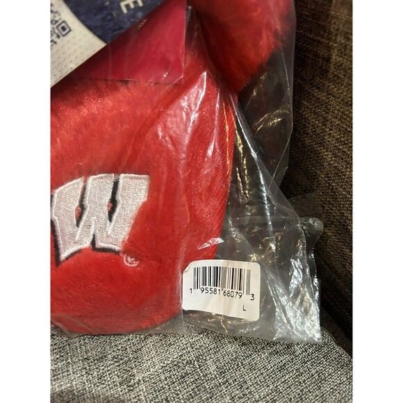 Foco Wisconsin Badgers Slippers Womens L 9-10 Faux Fur with Logo New - Picture 4 of 4